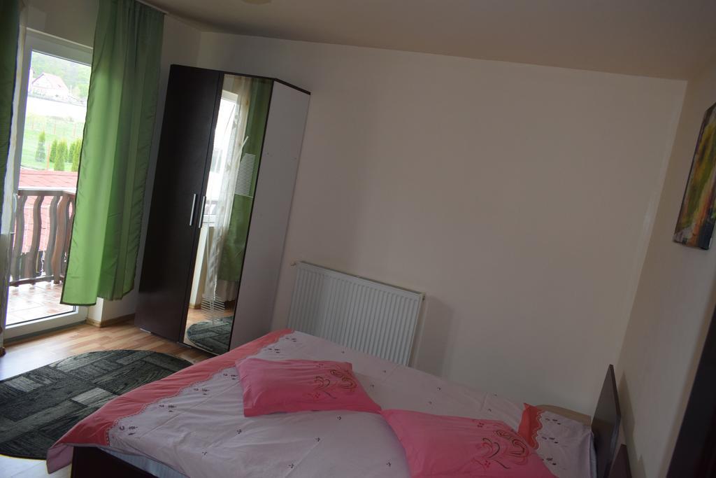 Pensiunea Mountain King Sîmbăta de Sus Exterior foto