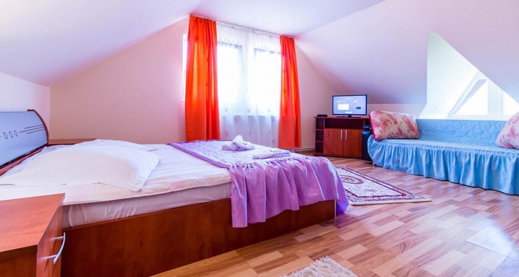 Pensiunea Mountain King Sîmbăta de Sus Exterior foto